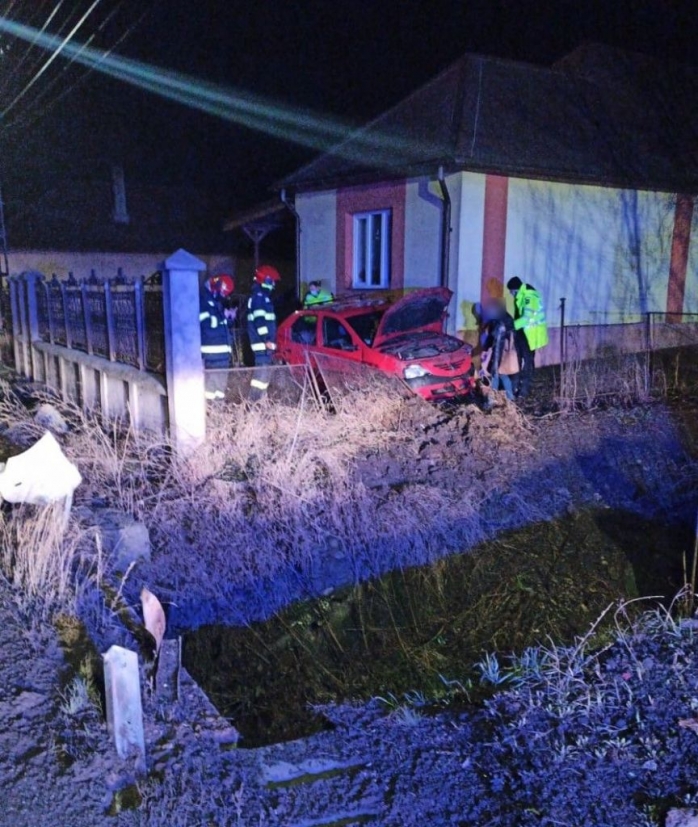 ACCIDENT într-o localitate din Cluj! O persoană a fost transportată la spital. FOTO